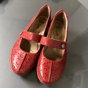 Womens Clark’s size 9